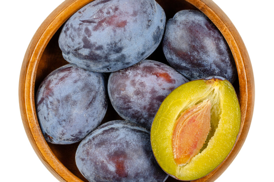 Plum oil is known to be high in antioxidants and fatty acids, which can provide a variety of benefits for the lips. Some of these benefits include: